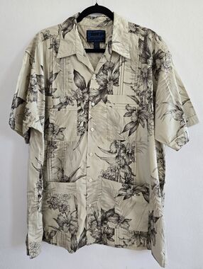 Hawaiiabera Islander Men's Cream and Black Floral Short-Sleeve Button-Up Shirt